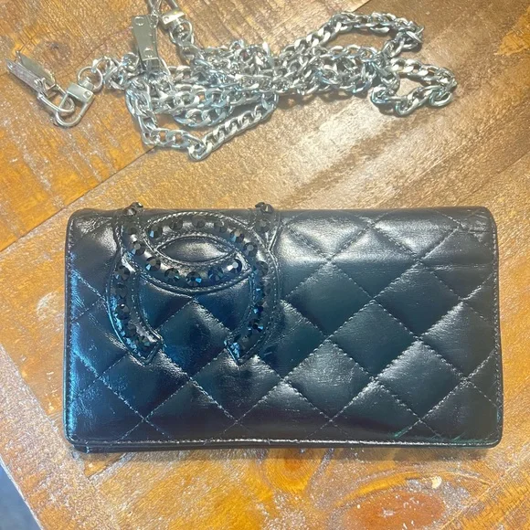 Authentic Chanel wallet/crossbody - Picture 2 of 11